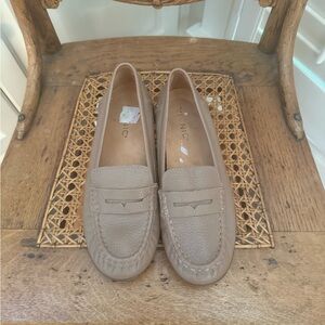 Vionic Women's Tan Leather Loafers